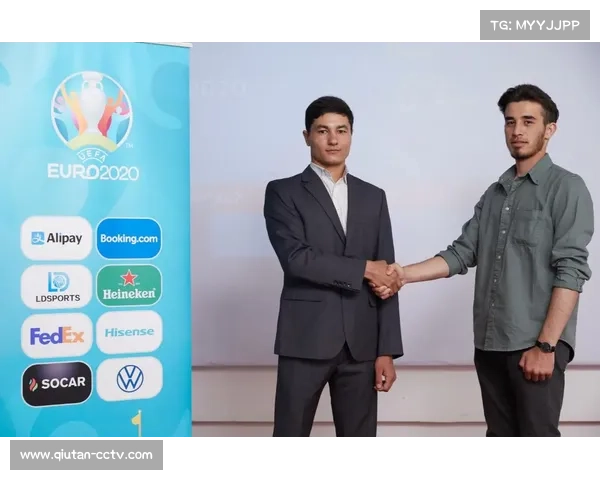 欧冠主题曲响彻安联球场：全场球迷齐声合唱